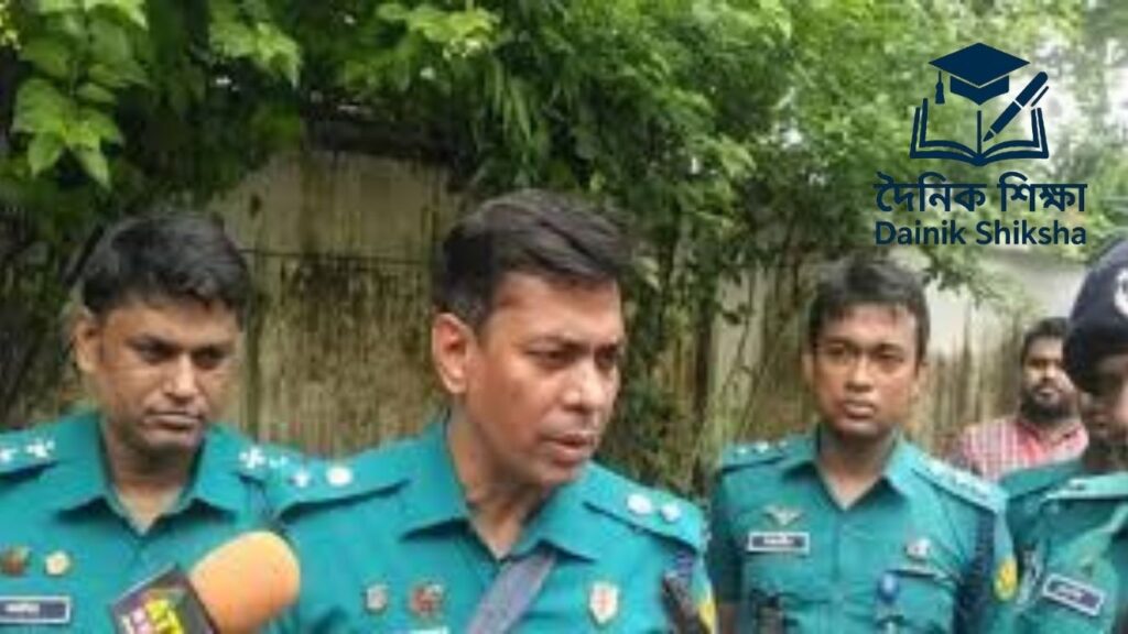 ঢাবি প্রবেশপথে অযথা ভিড় এড়িয়ে চলতে পুলিশি অনুরোধ
