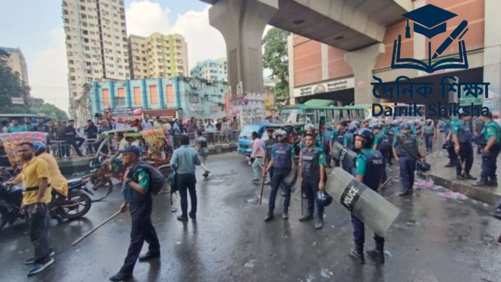 অভিভাবকদের ক্ষিপ্র প্রতিক্রিয়ায় শিক্ষককে পিটিয়ে পুলিশে দেওয়া ঘটনাটি অভিভাবকদের ক্ষিপ্র প্রতিক্রিয়ায় শিক্ষককে পিটিয়ে পুলিশে দেওয়া ঘটনাটি