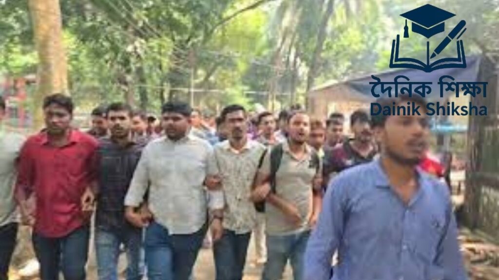 ঢাকা কলেজে ছাত্রদের বিক্ষোভ: স্কুলিং কাঠামো বাতিলের দাবিতে আন্দোলন